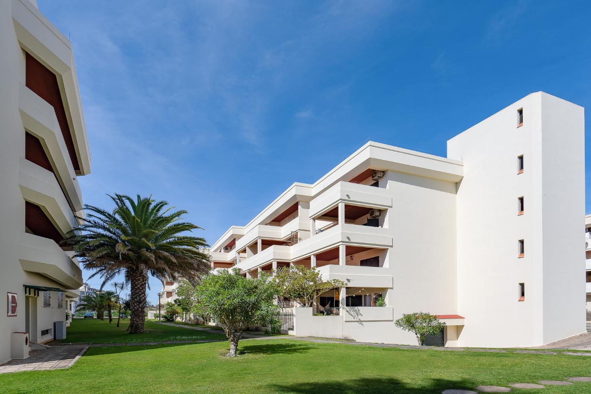 Amazing Beach House With Balcony Lagos Exterior photo